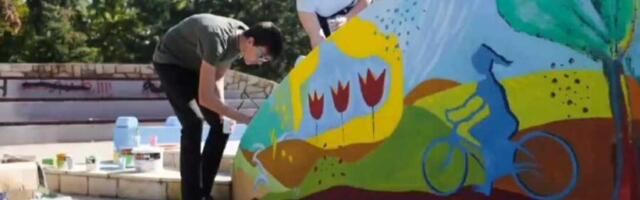 Snaga vetra i vode, vetrenjače, biciklisti… Mural na Amfiteatru u Čairu nosi duboku poruku