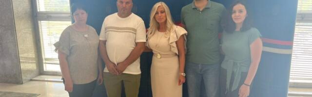 Od ministarstva 2,2 miliona dinara za dve porodice iz Leskovca i Grajevca koje žele da žive na selu