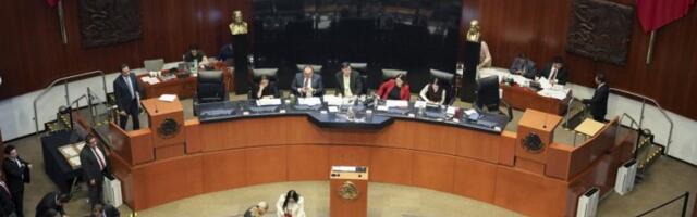 BRUTALNA TUČA U MEKSIČKOM SENATU! Dok je svirala himna, pali prvi udarci, a onda je sukob prerastao u KRVNIČKO PESNIČENJE! (VIDEO)