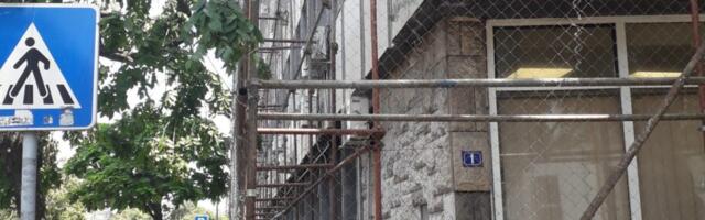 Skele kod PIO fonda odlaze u istoriju – Opština Medijana naložila demontažu