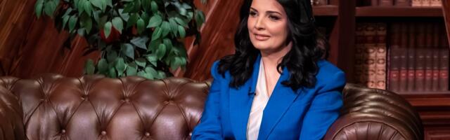 MILENA POPOVIĆ URADILA NEOČEKIVANO: Podelila trenutak iz automobila u svilenoj košulji, malo ko može da se navikne na ovo izdanje! (FOTO)