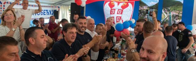 SNS Čačak: Više od 2.000 ljudi prisustvovalo stranačkom skupu u Prijevoru