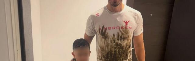 Nikola Rokvić sa sinom na vratima doma, prljav od glave do pete: Razlog je sve oduševio "Ovo se retko viđa..."
