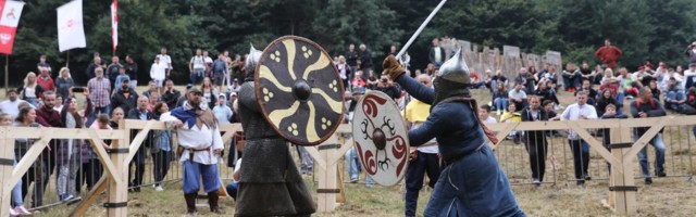 Bila sam na festivalu gde se ljudi oblače kao vitezovi iz srednjeg veka i skapirala da želim da postanem jedna od njih