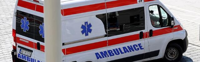 Udes na Brankovom mostu: Auto se zakucao u ogradu
