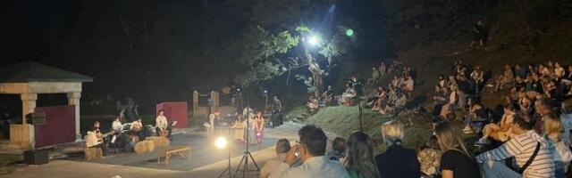Mjuzikl „Violinista na krovu“ na otvorenoj sceni u Tripkovi