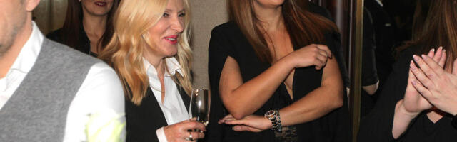 OVO JE MAJKA ANE NIKOLIĆ! Zbog pevačicine ljubavi ka alkoholu nisu u dobrim odnosima, a kada vidite koliko je zgodna pašće vam vilice