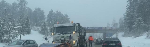 Automobil se prevrnuo na Ibarskoj magistrali kod Gornjeg Milanovca