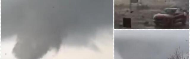 TORNADO RAZORIO SVE, IMA MRTVIH! Porušene kuće, vetar čupao krovove, leteli automobili, ima povređenih! Objavljeni zastrašujući snimci SMRTONOSNE OLUJE u SAD!