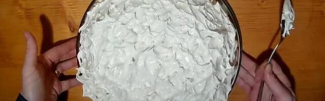 Puna žele bombona, čokolade i oraha: Torta ledena bomba je san svakog sladokusca, a spremanje je jednostavno