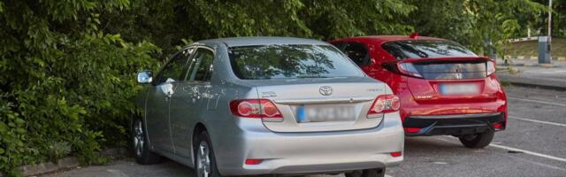 Kako je ovo moguće? Čovek parkirao automobil, a kad se vratio... (VIDEO)