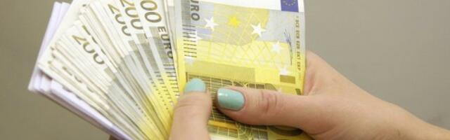 BANKARKA OJADILA KLIJENTE ZA 20.600 EVRA! Novac prenela na svoje privatne račune, OŠTETILA BANKU!