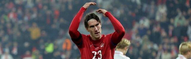 VLAHOVIĆA KAO DA SU OMAĐIJALI! Promašio dve šanse u minuti! (VIDEO)