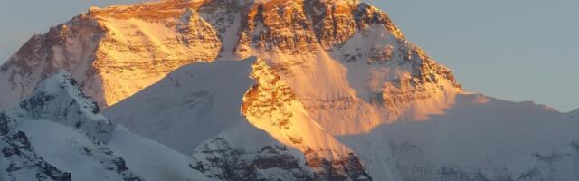 Dronovi protiv otpada na  krovu sveta : Mont Everest dobija visokotehnološke čistače