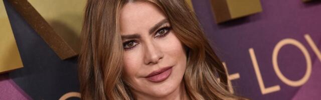 Vreli ples Sofije Vergare sa rođakom RASPAMETIO muškarce: Kažu da neverovatno liče (VIDEO)