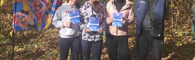 Iva, Sofija i Maša pobednice opštinskog i okružnog takmičenja u streljaštvu