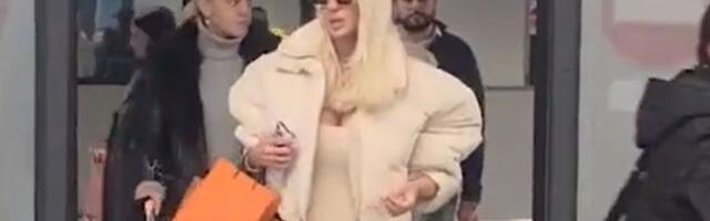 Jelena Karleuša u pripijenom kombinezonu ukrala sve poglede: Pevačica sletela u Beograd, izgleda kao avion