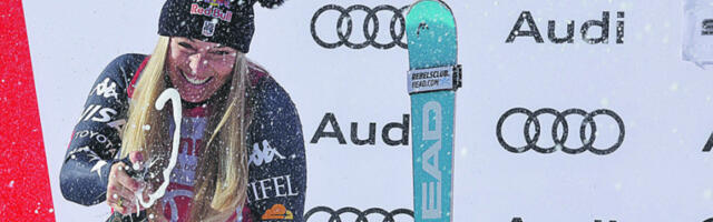 TOČIO SE ŠAMPANJAC Lindzi Von zadivila svet, pa dala „dečku“ da spava s trofejom