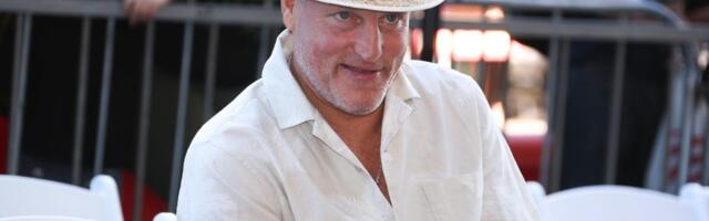 Njega svi znaju, ali ženu koju voli već 17 godina ne zna niko: Evo ko je supruga slavnog glumca, upoznali su se na neobičnom mestu!