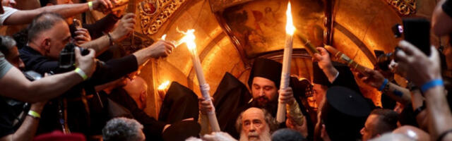 Благодатни огањ стиже у Москву авионом „Роскосмоса”