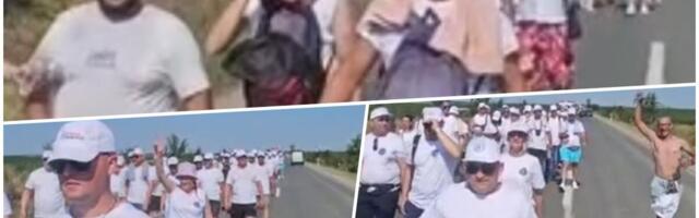 REKA LJUDI IDE KA BEOGRADU NA VELIČANSTVENI SKUP: Pogledajte divne scene, kolona je sve duža! Svima na usnama jasna poruka - SRBIJA POBEĐUJE! (VIDEO)