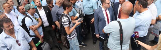 „Za razumno rešenje u korist GSP, a ne privatnika“: Počeo sastanak sindikata GSP-a i Aleksandra Vučića