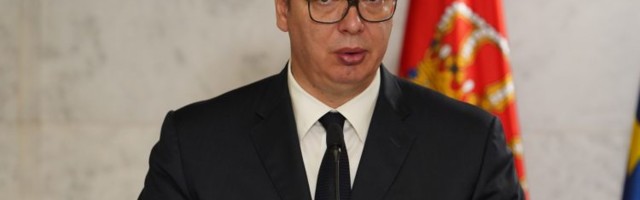 Vučić: U maju i novembru po 30 evra punoletnima, penzionerima još 50 evra