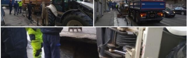 ŠOKANTNO! Automobili propadaju kroz asfalt - šta radiš, Vesiću?