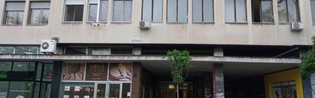 POLICIJA U STANU UBICE U BEOGRADU! Pripadnici MUP vrše pretres i uviđaj (FOTO)