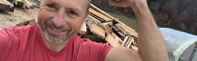 OVO JE ČOVEK KOJI JE "ODRUBIO" GLAVU JOSIPU BROZU TITU: Gradonačelnik Velenja poručio da je "neuravnotežen", vandal mu zapretio tužbom! (FOTO)