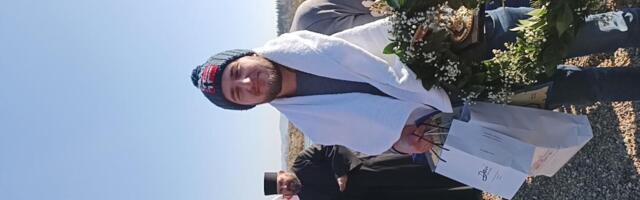 "OVO MI JE 12. PUT DA PLIVAM ZA ČASNI KRST, A DESETI PUT SAM OSVOJIO TITULU": Mihailo (29) pobednik plivanja za Časni krst na Šumaričkom jezeru u Kragujevcu