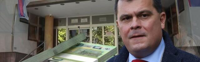 ŠOK U SPECIJALNOM SUDU! Advokat u punoj sudnici DAO SUDIJI ŠTOSEVE FALŠ NOVČANICA OD PO 100 EVRA: Član veća odbio i da ih dodirne, sudija odredila odmah pauzu