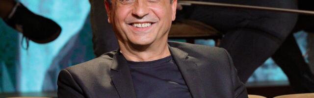 BEKI BEKIĆ POSTAO DEDA PO TREĆI PUT, A UNUKU DALI IME OD TRI SLOVA: Odmah mu napisao pesmu: Od Boga si dar