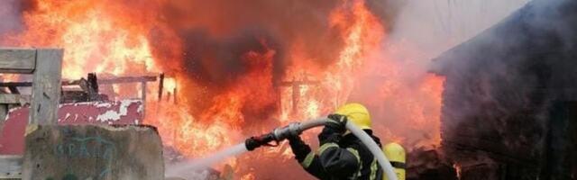 UŽAS U TITELU! Vatra odnela dva života, vatrogasci u zadimljenoj kući zatekli tela: Ovo su detalji tragedije