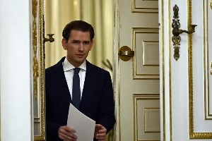 Курц поднео оставку, Шаленберг нови аустријски канцелар