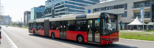 "Sreća pa dolazi leteći taksi": Slika prepolovljenog autobusa, a komentari viralni