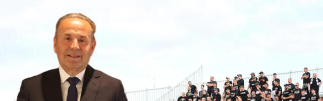 Rasimovi Grobari skandirali zločincu Ratku Mladiću u sred Novog Pazara (VIDEO)