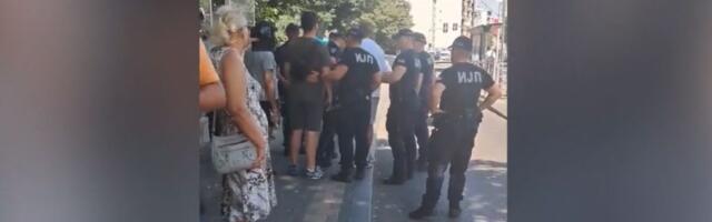 Policija privodi građane ispred VIŠER-a, studenti zovu građane u pomoć!