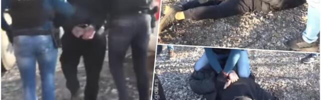 (VIDEO) POGLEDAJTE KAKO JE PALA NARKO-BANDA ZBOG VIŠEMILIONSKE TRGOVINE DROGOM Policija objavila snimak: UKP im se isprečio, digli ih iz auta pa pobacali na pod