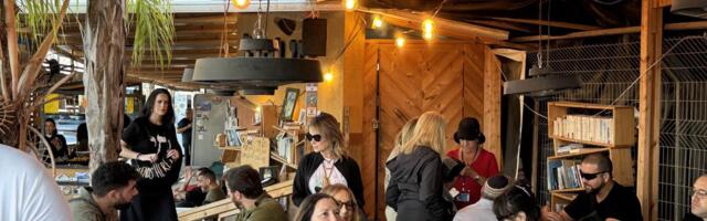 PRIMER HUMANOSTI I SOLIDARNOSTI Izraelska braća vojnicima besplatno podelili milion kuvanih obroka i 350.000 kafa, nekoliko kilometara dalje je groblje automoba