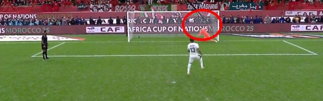 Ovakva odbrana sa penala nije viđena u istoriji fudbala: Maroko u finalu KAN posle najluđeg poteza golmana!