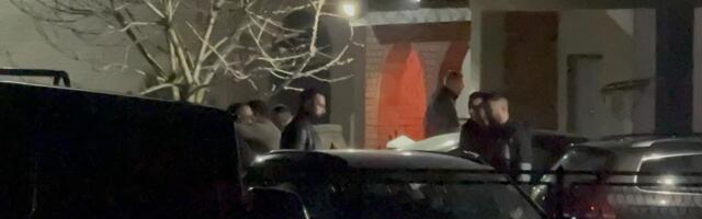 Ana Sević među prvima stigla u porodičnu kuću Lazića: Doletela čim je čula tragičnu vest, došao i ovaj pevač