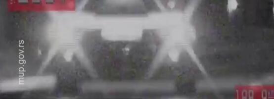 POGLEDAJTE NASILNIČKU VOŽNJU U SURČINU Vozio skoro 200 na sat bez dozvole! Policija odmah krenula za njim (VIDEO)