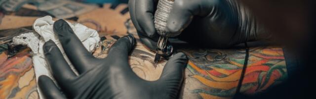 Britanac sa 90% kože prekriveno mastilom tvrdi da je konstantna žrtva diskriminacije