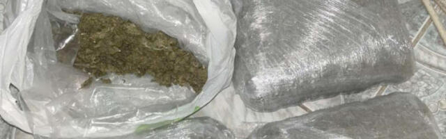 MISLILI SU DA ĆE BITI SAMO RUTINSKA KONTROLA, MEĐUTIM... Policija u Inđiji zatekla većukoličinu narkotika u automobilu!