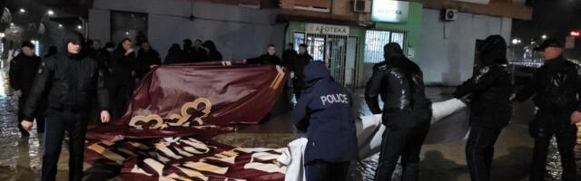 U SEVERNOJ MITROVICI ZABRANJENO POSTAVLJANJE TRANSPARENTA "MIR BOŽIJI, HRISTOS SE RODI" Još jedan skandalozan potez Kurtijeve policije