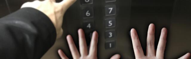 HOROR NA VISINI OD 30 METARA! Ljudi šest sati bili ZAROBLJENI u liftu na TV tornju! (VIDEO)