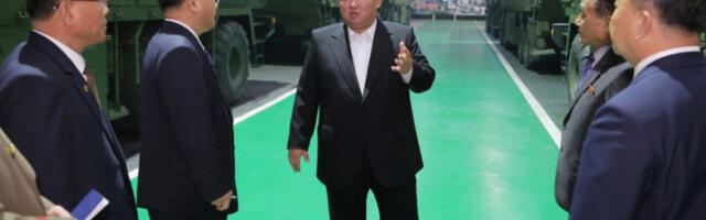 Ким Џонг Ун надгледао тестирање ракетног мотора