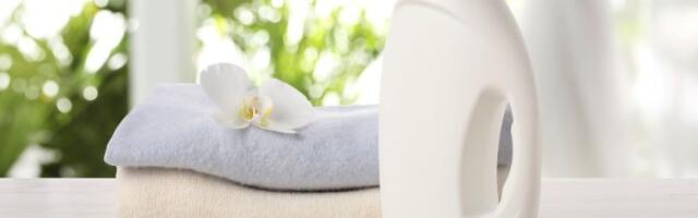 Genijalan trik hotelskih sobarica: Sipajte omekšivač na prozor u zoru – rezultat će vas iznenaditi