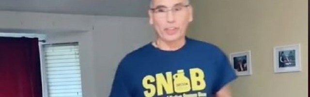 Jedna žena je htela dočekati partnera u seksi donjem vešu, no jako se iznenadila kad je, umesto njega, ušetao neko drugi